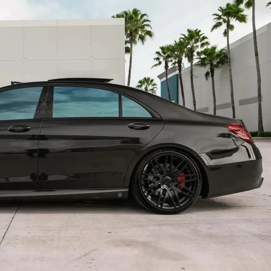 بودي كيت تحويل مرسيدس S-Class (يخت) W222 LCI (2017-2020) إلى برابوس أسود لامع