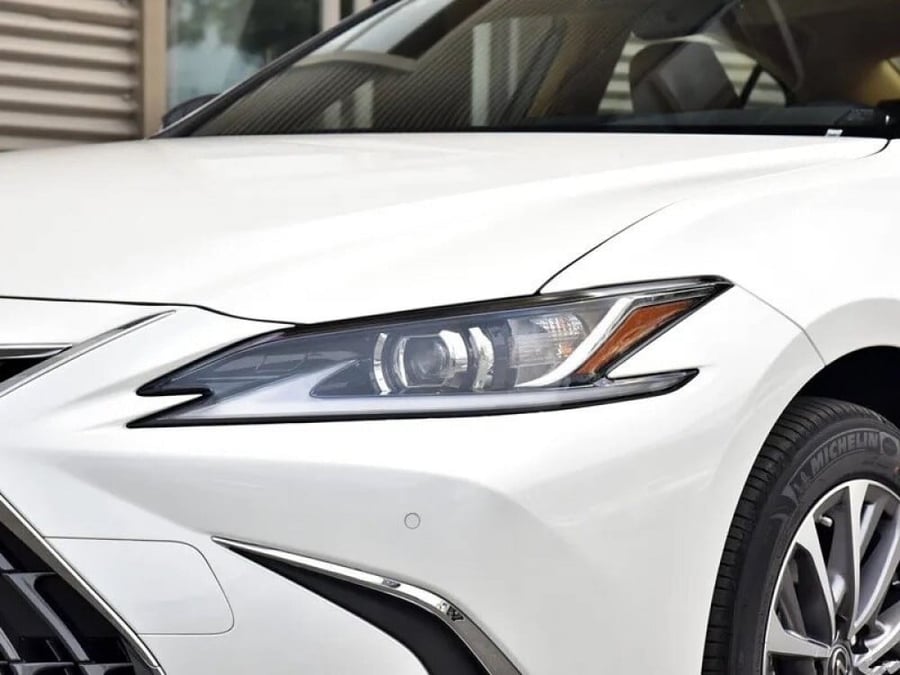 قزاز شمعات أمامي لكزس Lexus ES 2019-2023