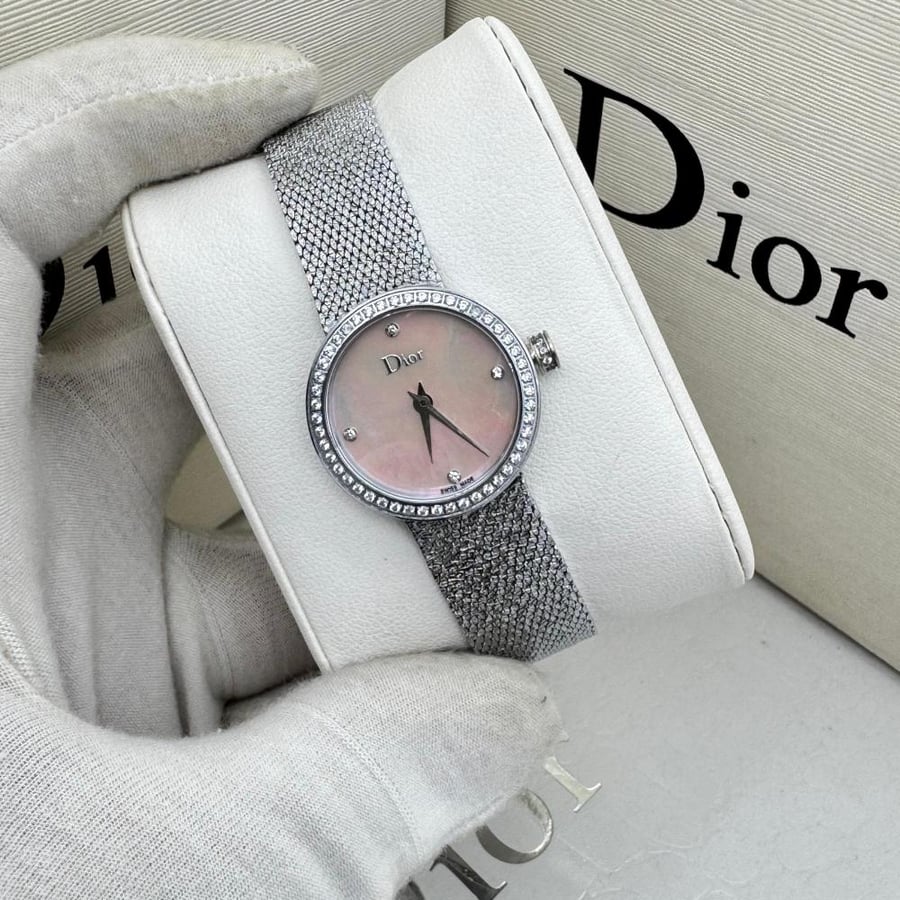 ساعه Dior شامل الملحقات