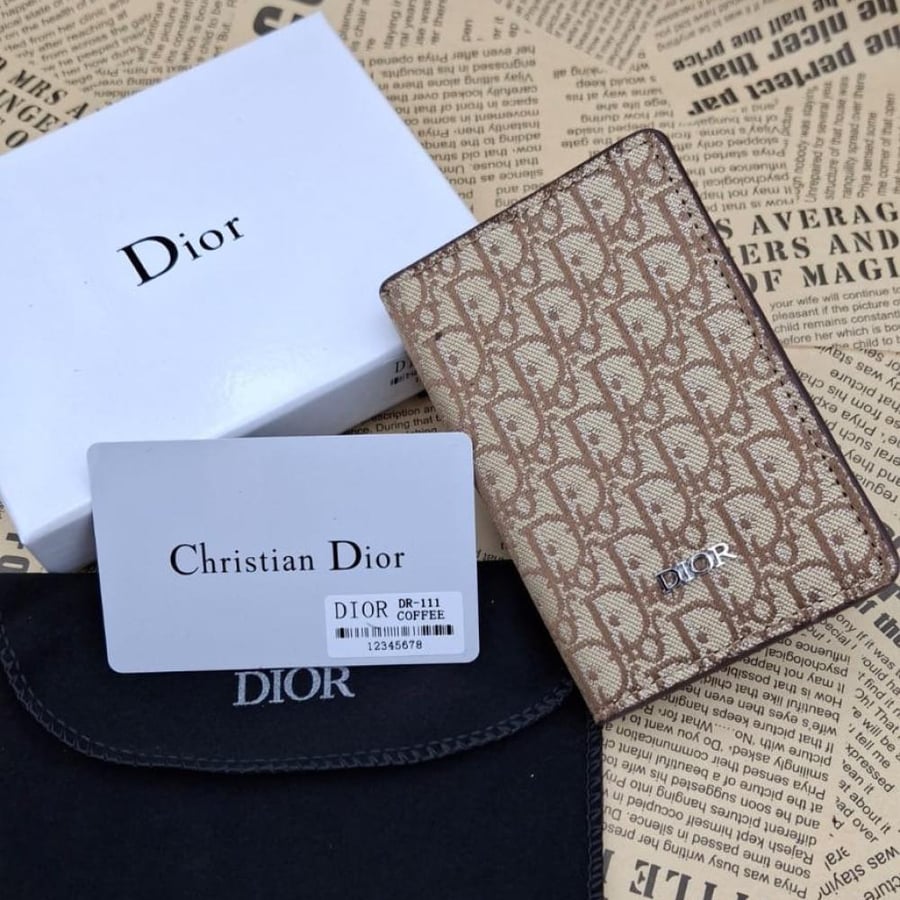محفظة dior مع ملحقات