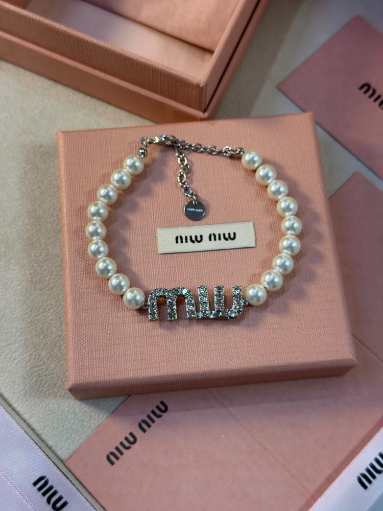 اسواره miu miu شامل الملحقات