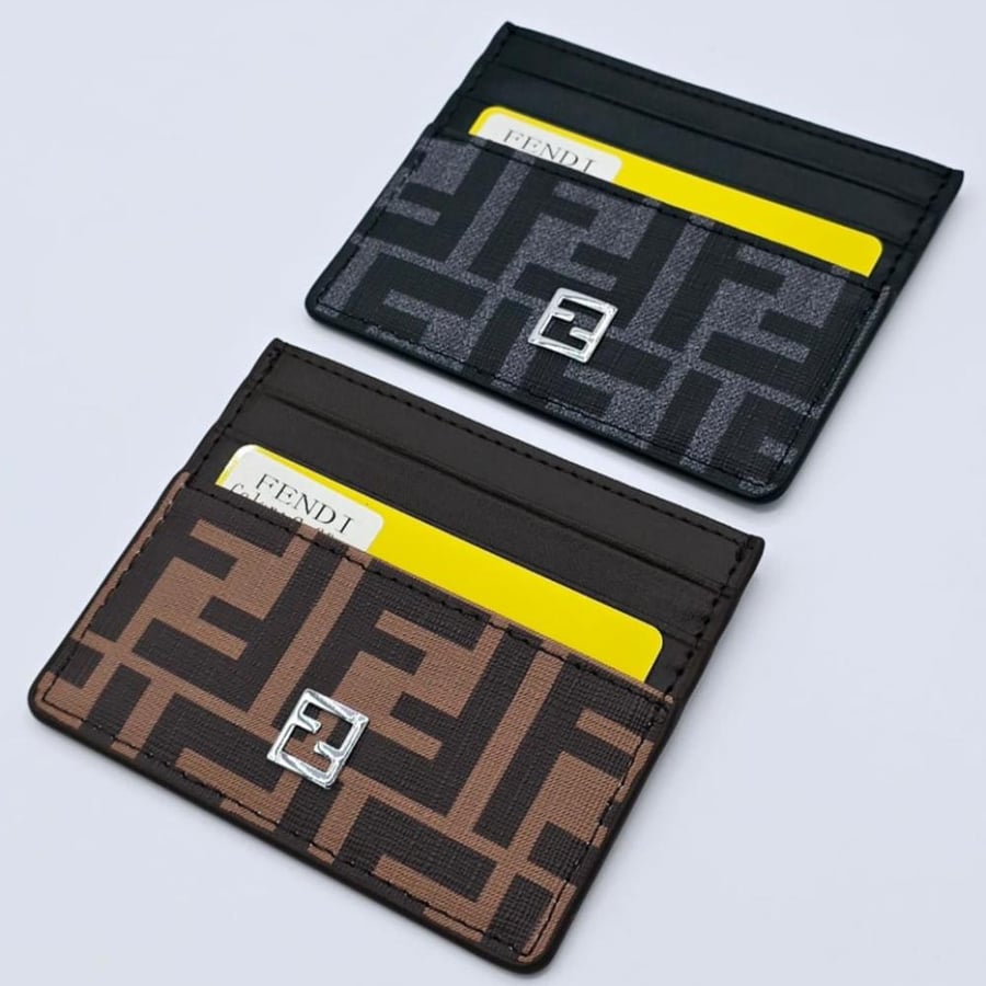 محفظة فندي Fendi مع ملحقات