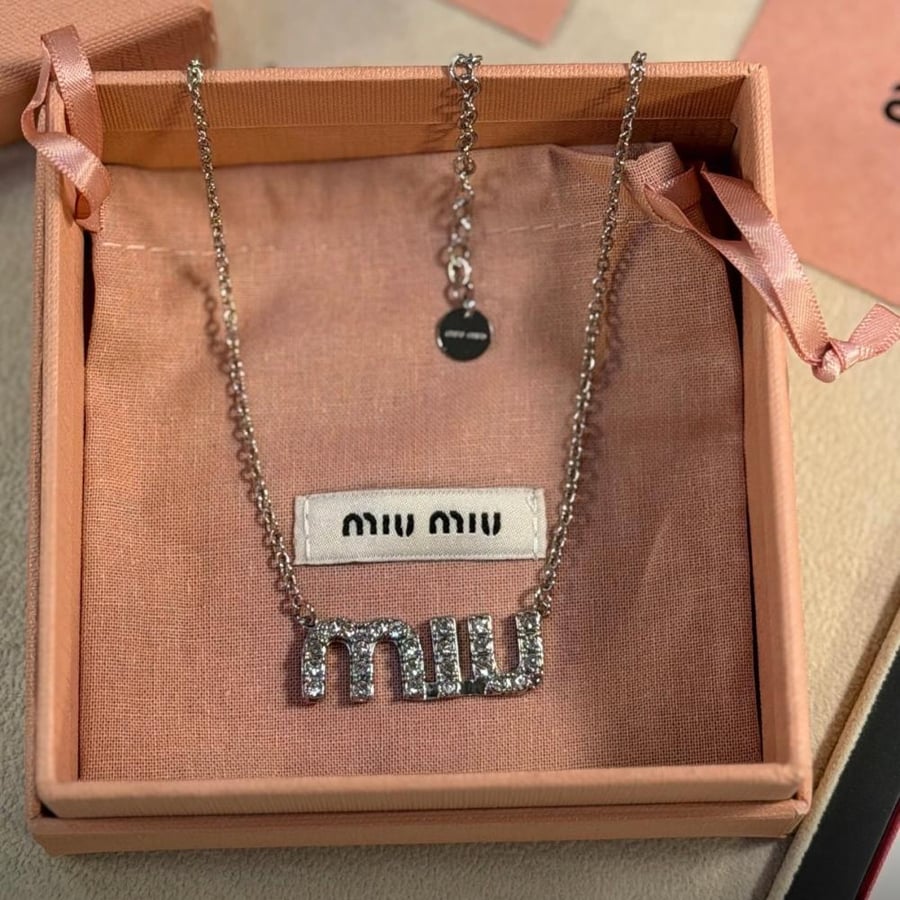 سلسال miu miu شامل الملحقات