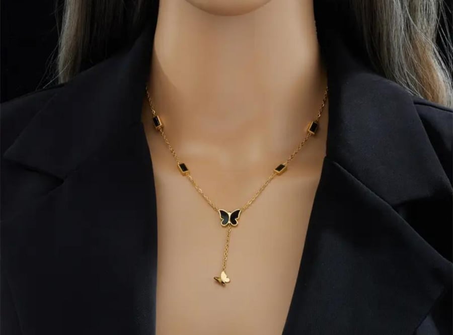 سلسال الفراشه  السوداء