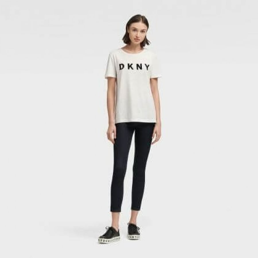تي شيرت دكني ابيض بشعار اسود Dkny