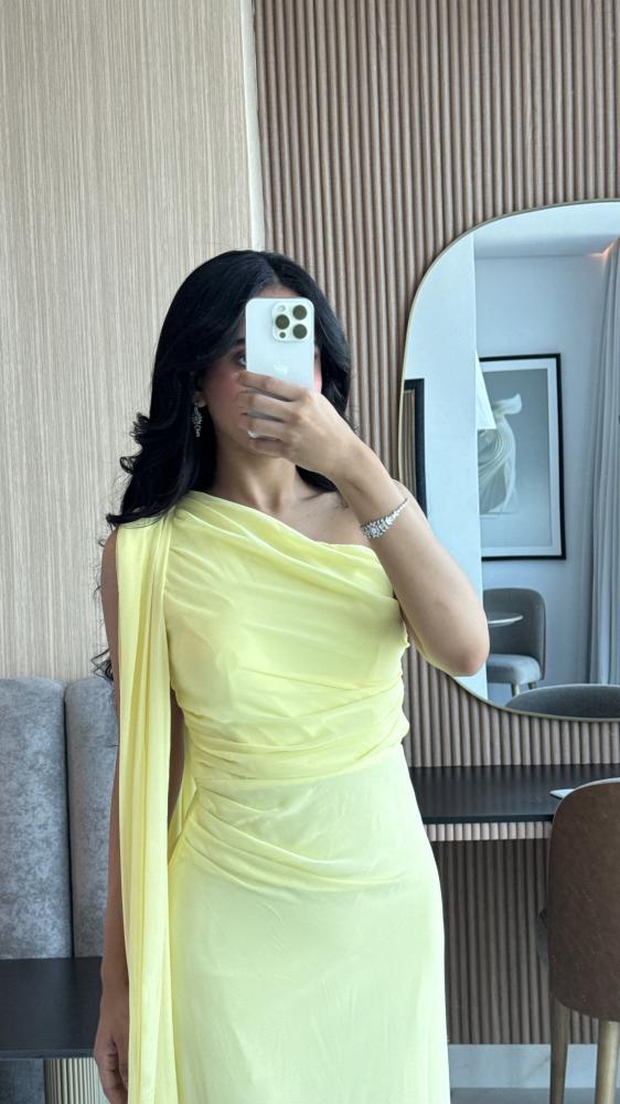 فستان اصفر ناعم طويل