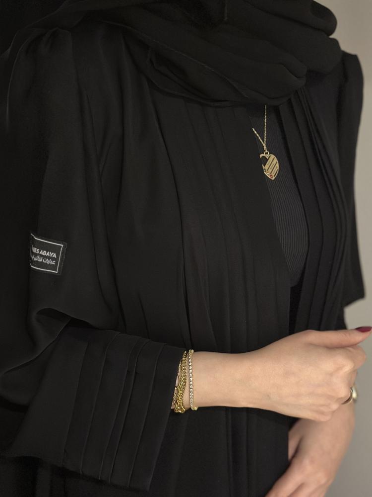 عباية حرير كلوش بياقة واكمام بثنيات