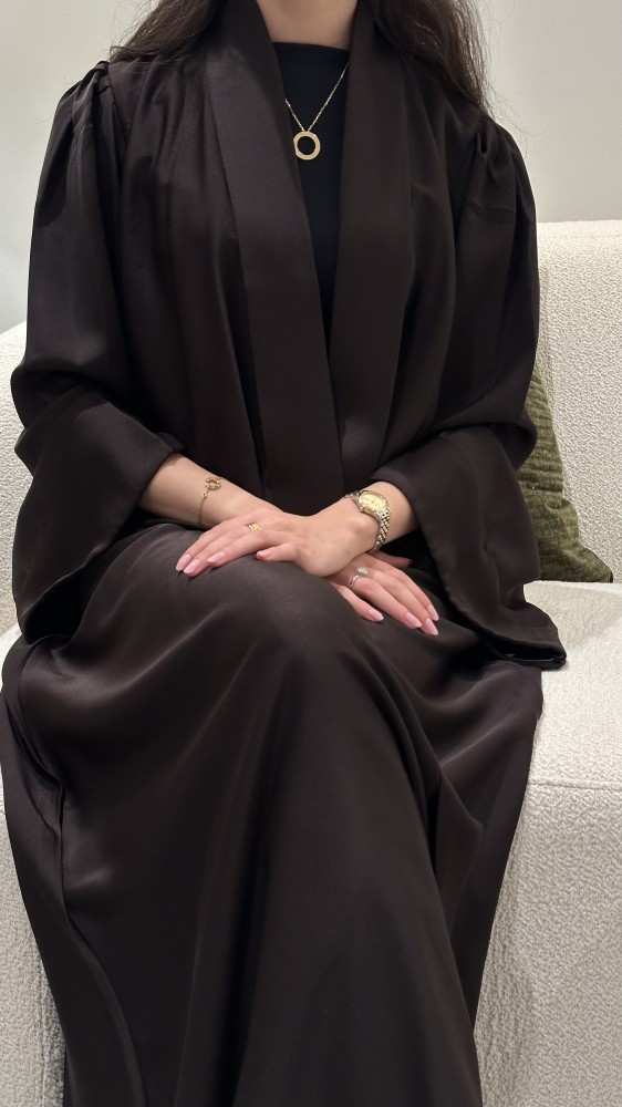 عباية حرير خفيف بتصميم واسع لون أسود