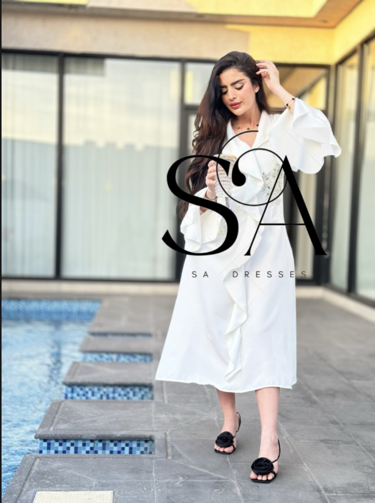 فستان ابيض