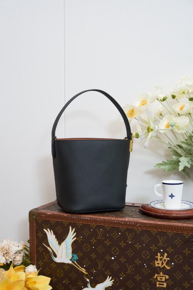 Louis Vuitton bags بريانا 232325