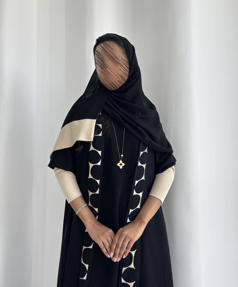 عباية تطريز يدوي باللون البيج