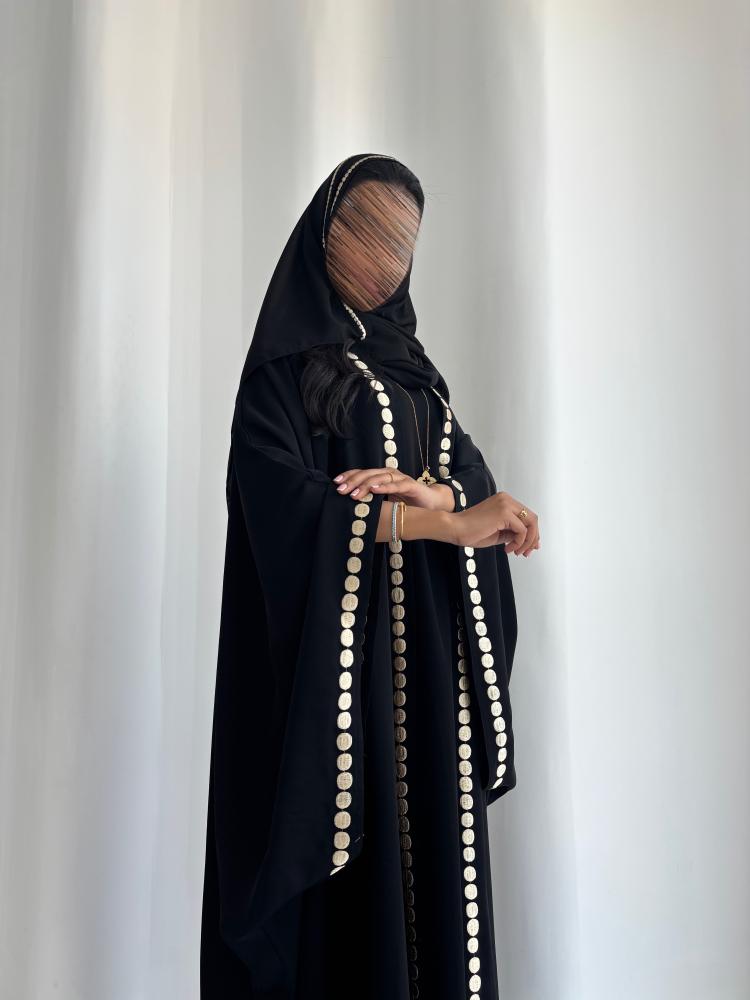 عباية بأكمام واسعة تطريز يدوي