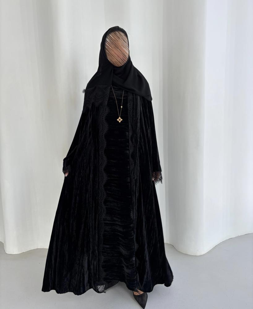 عباية مخمل أسود مكسر بدانتيل فرنسي