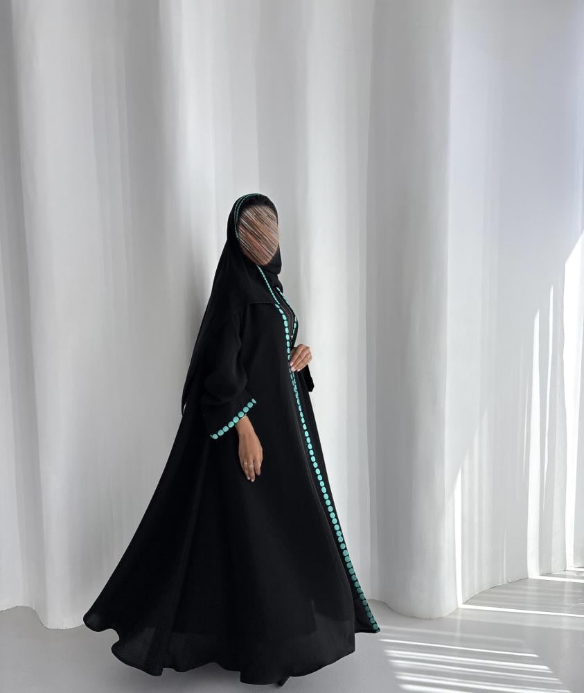 كريب أسود بتطريز دوائر يدوي