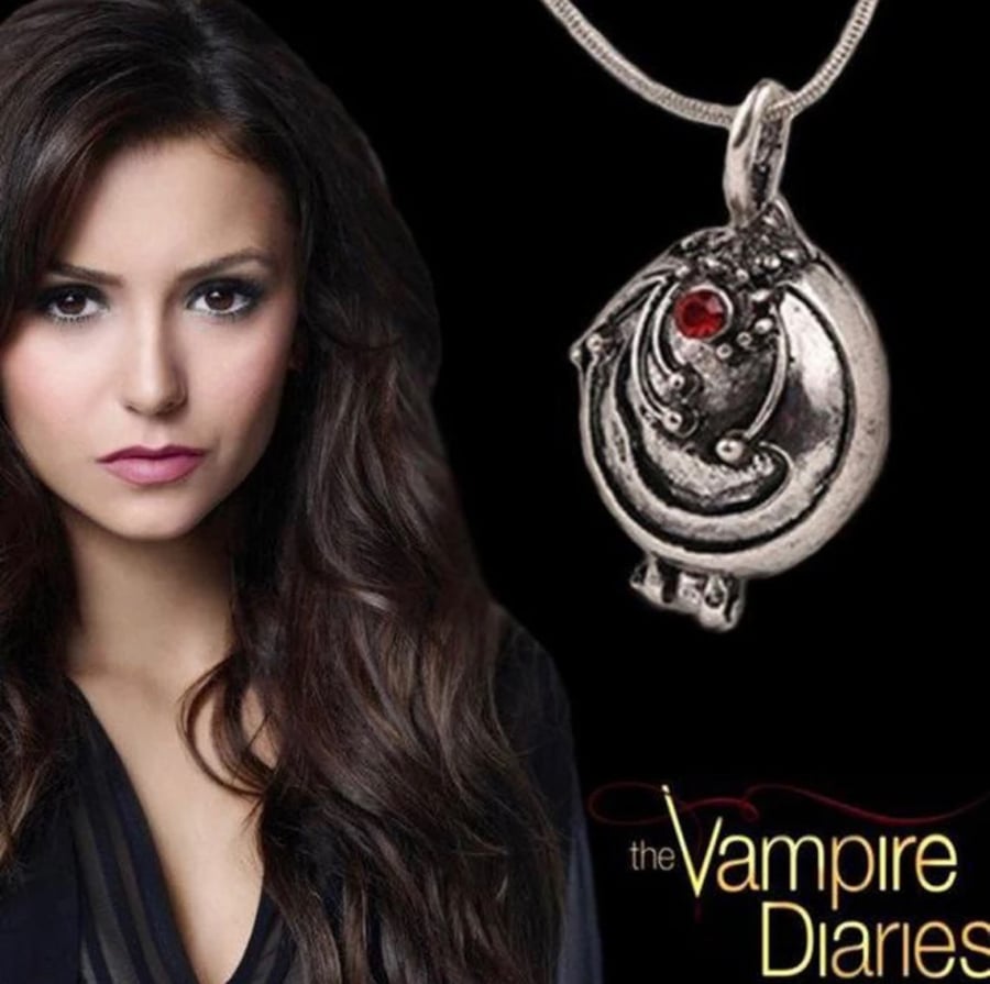 قلادة الفيرفين Vampire diaries