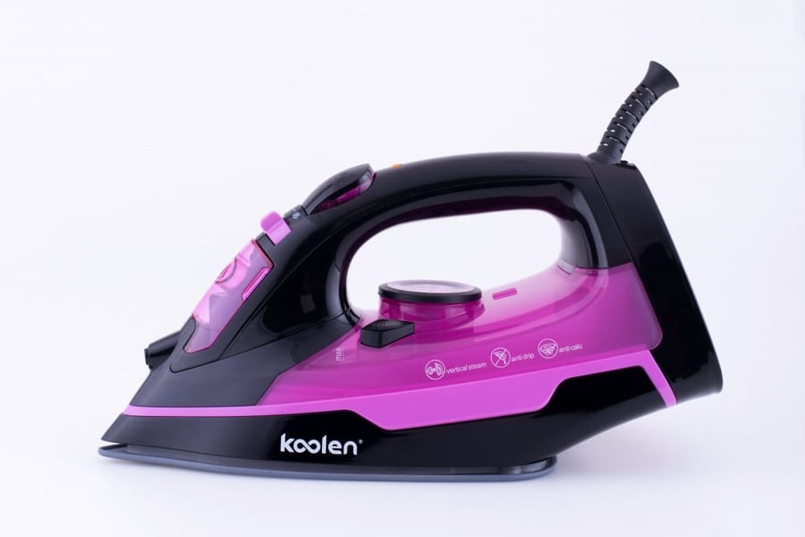 Black steam iron Collins