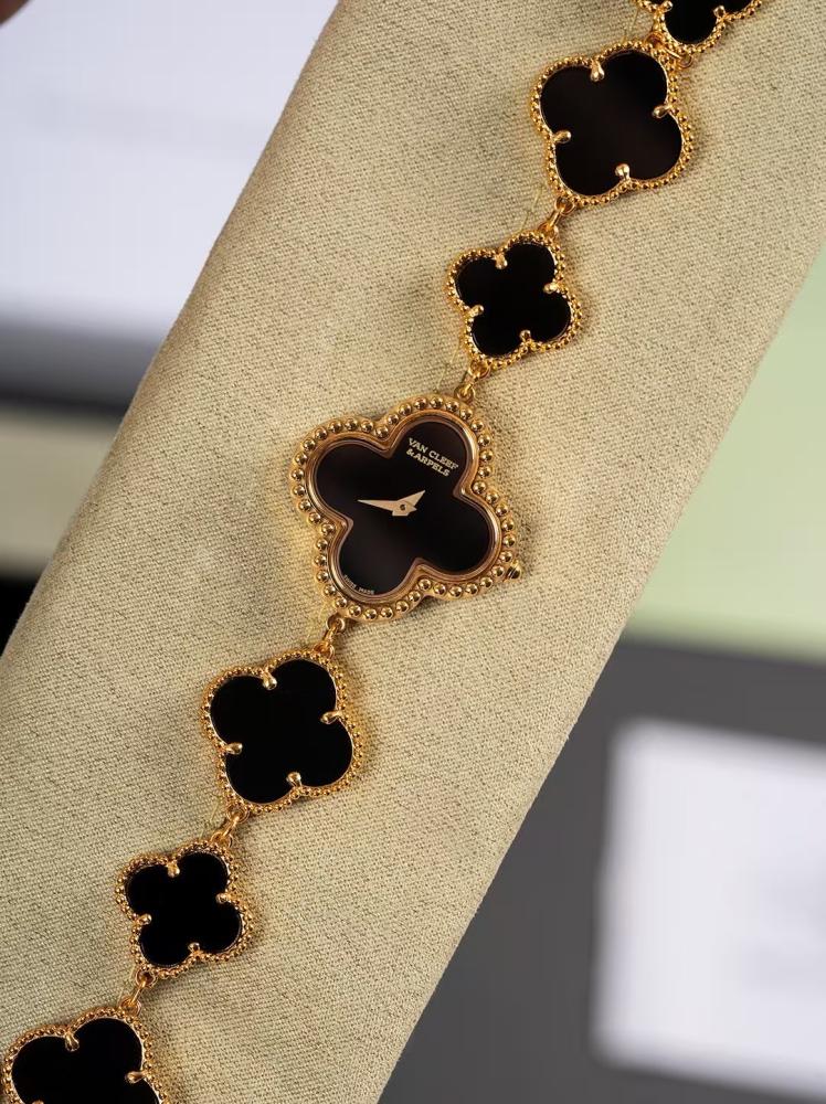 Van cleef alhambra lucky chain