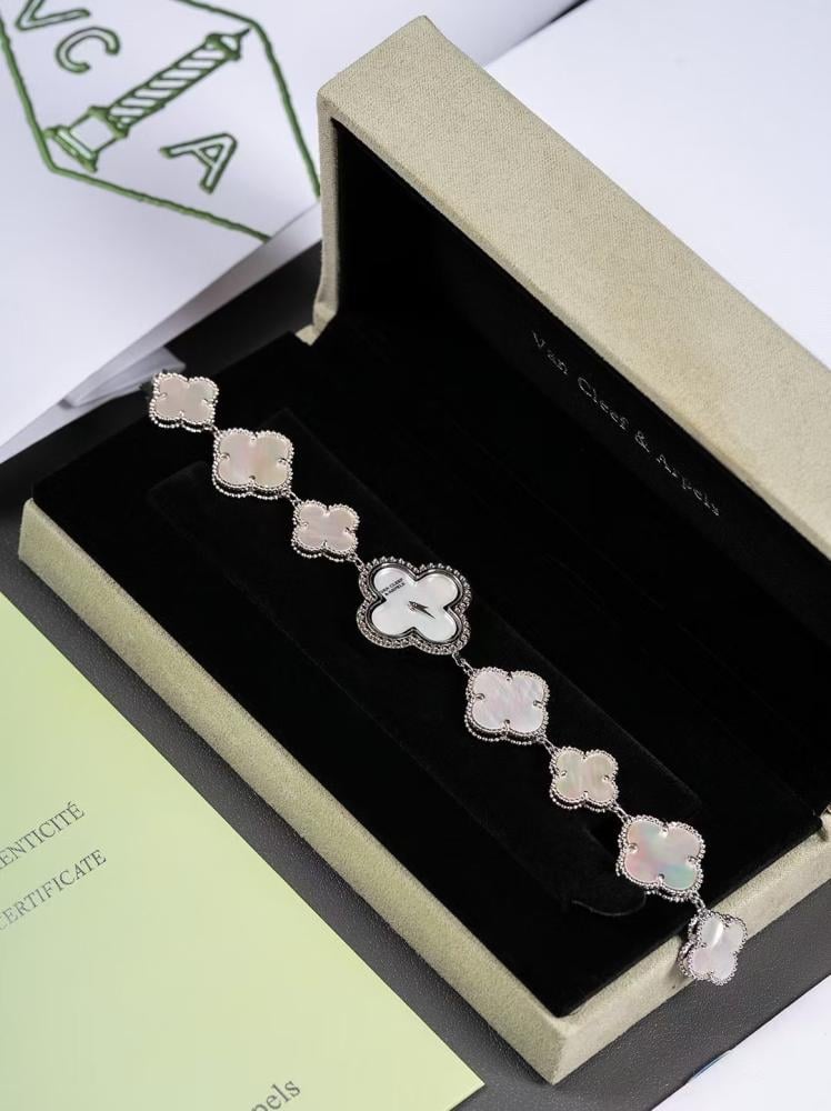 Van cleef alhambra lucky chain