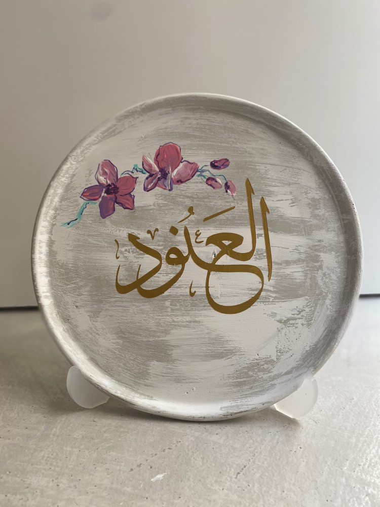 Concrete plate with stand