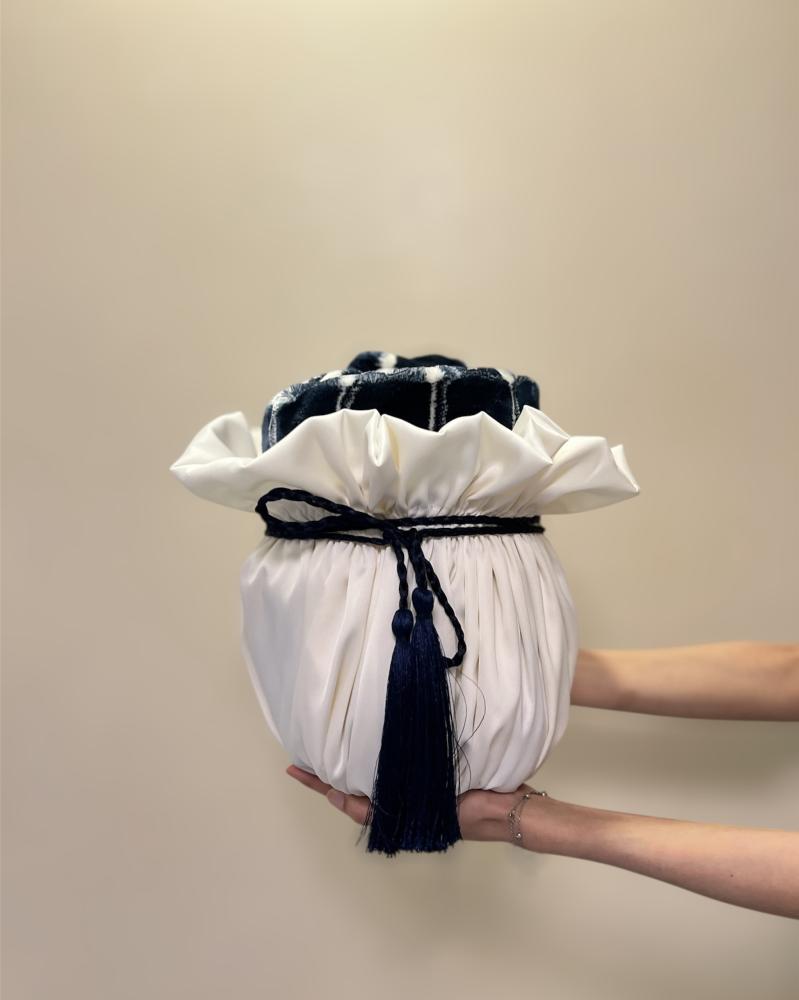A prayer sheet gift in white and navy blue, and a navy blue carpet.