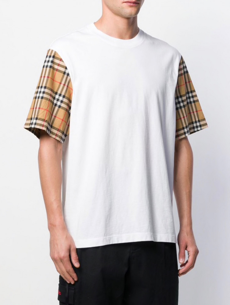 Burberry men T-shirt medium size