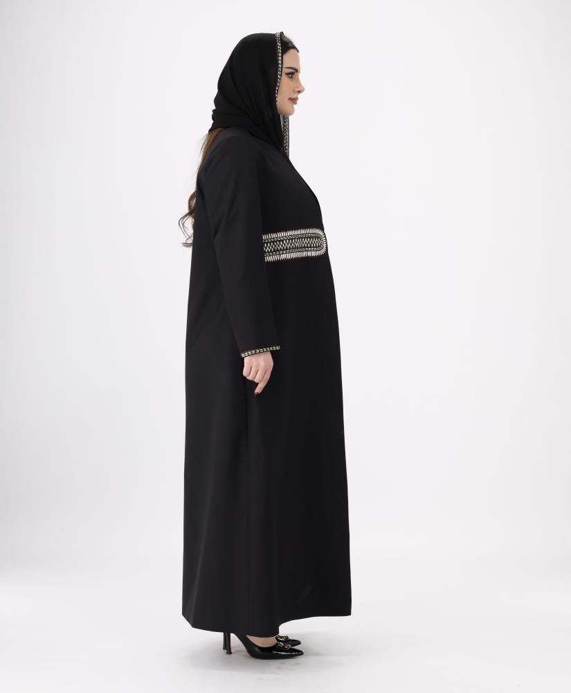 عباية بليزر أسود بتطريز تراثي