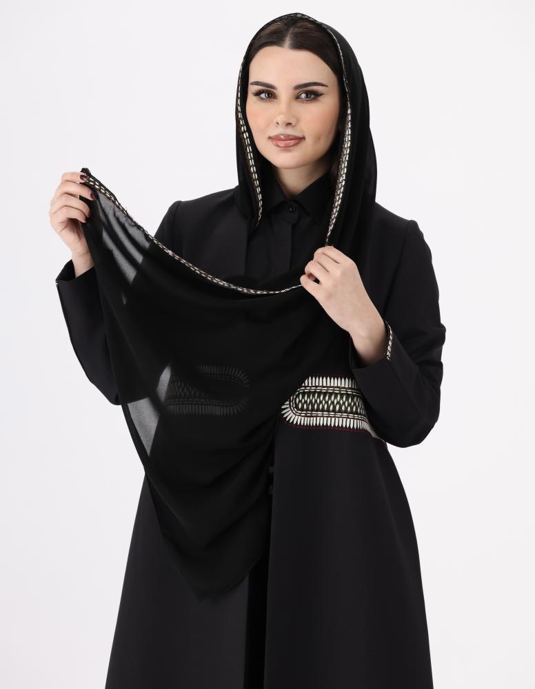 عباية بليزر أسود بتطريز تراثي