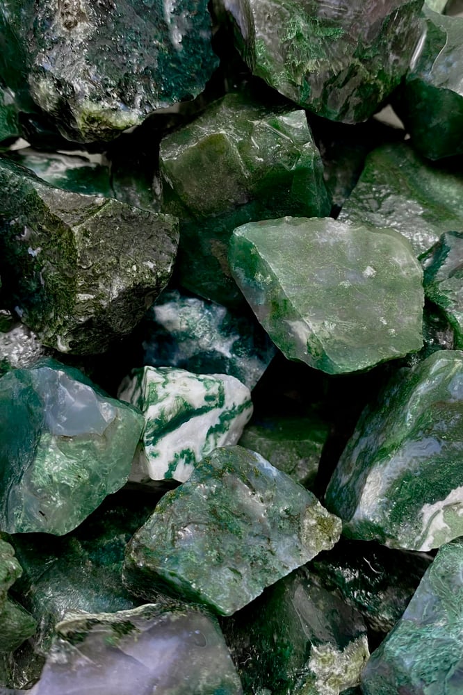 أقراط دائرية من حجر عقيق الموس