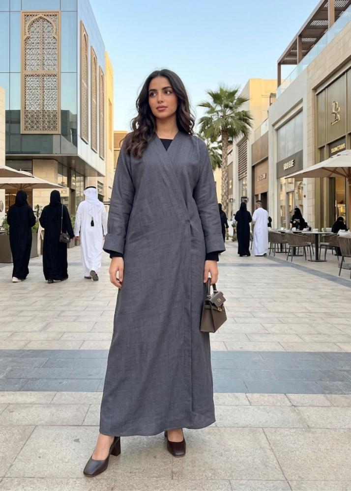 عباية نسائية لف بياقة V