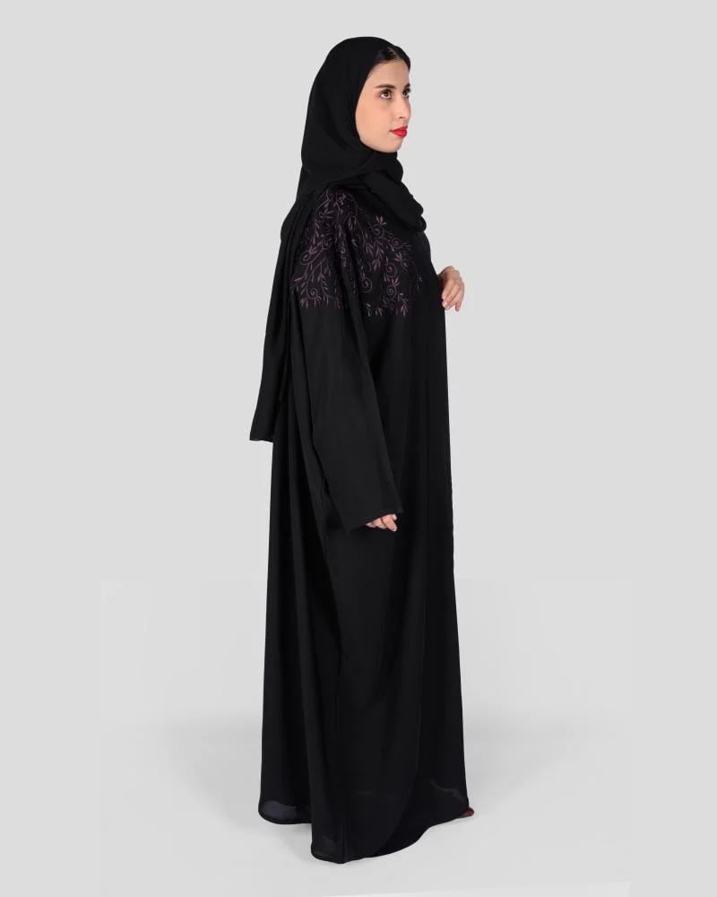 عباية سوداء بنقش امامي