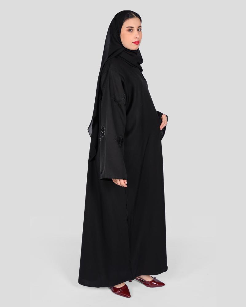 عباية سوداء بنقش امامي