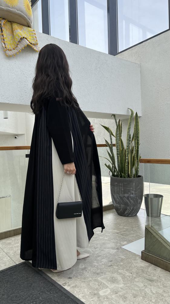 عباية لينا