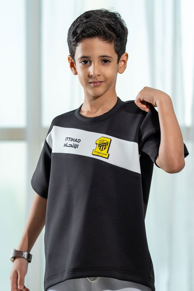 تيشرت الإتحاد أسود بشريط أبيض مائل