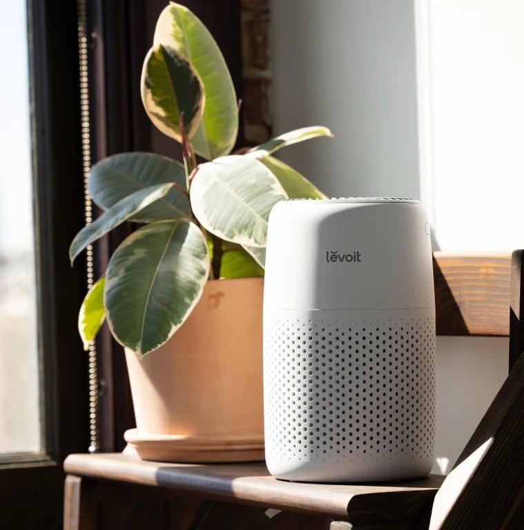 منقي هواء Levoit Core Mini-P | فلتر 3 مراحل مع تعطير للغرف الصغيرة - ابيض