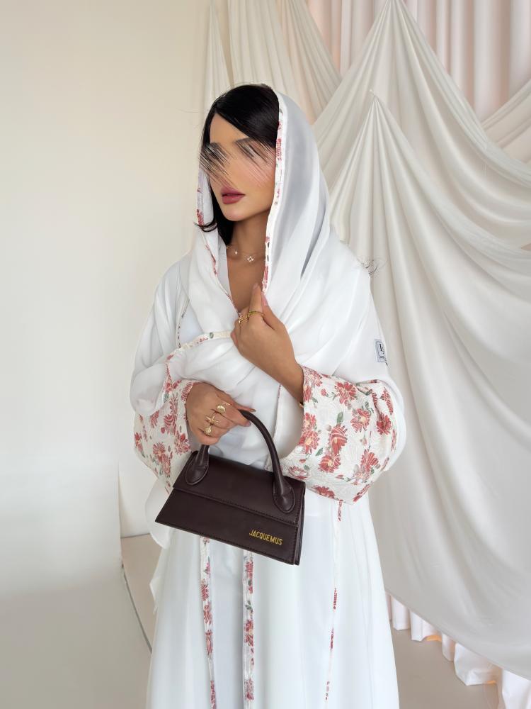 عباية مـنى