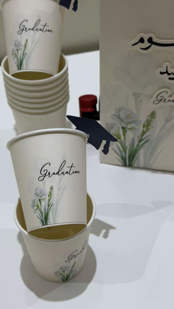 كوب مع تاق قبعة تخرج