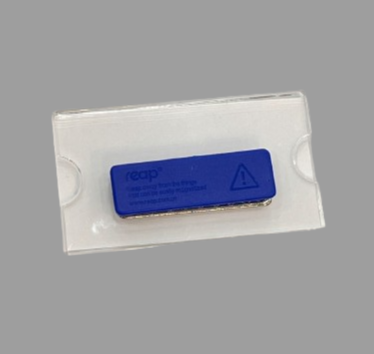 Magnetic acrylic card holder REAB 7.5 * 4 CM