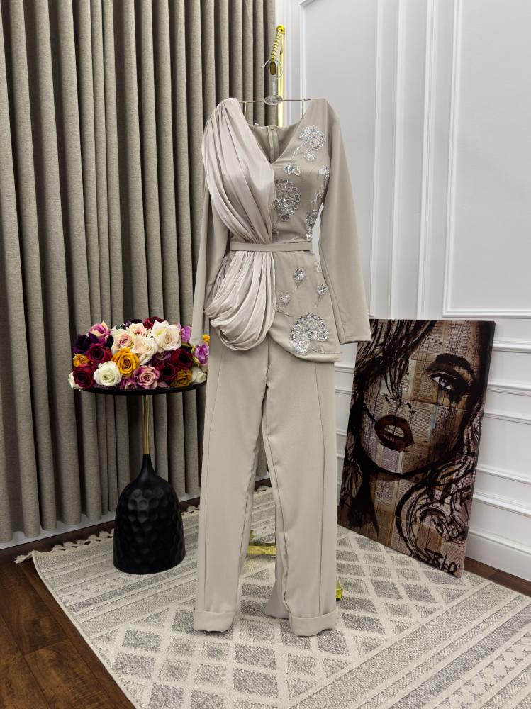 Barbie jumpsuit embroidery