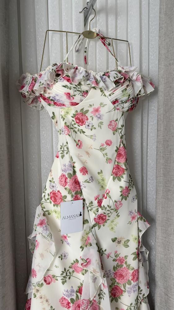 Soft off-white dress, soft floral pattern with pink flowers, with a ruffled collar and lace edges