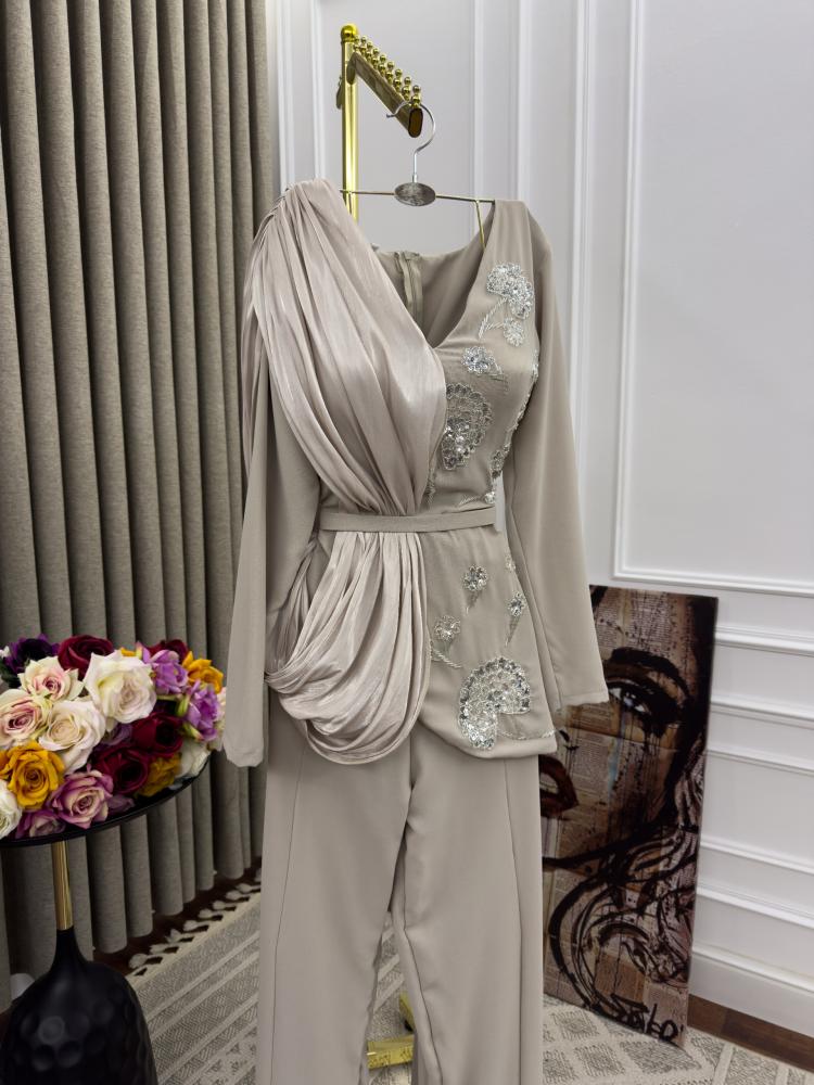 Barbie jumpsuit embroidery