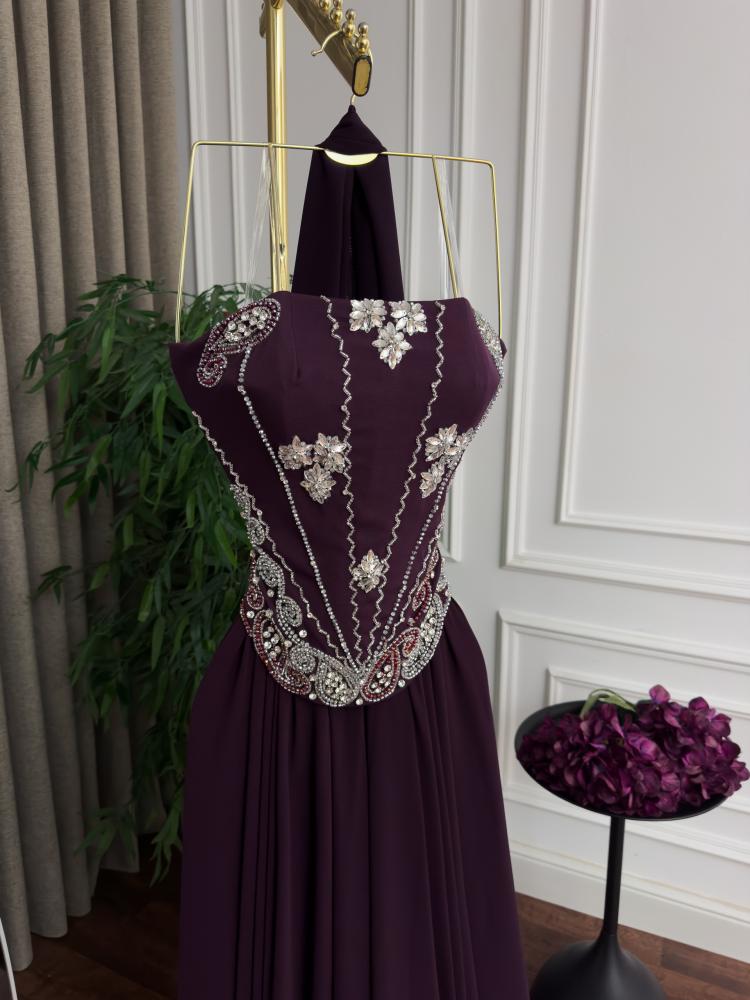 فستان سهرة بنفسجي داكن بتصميم كورسيه كريستال