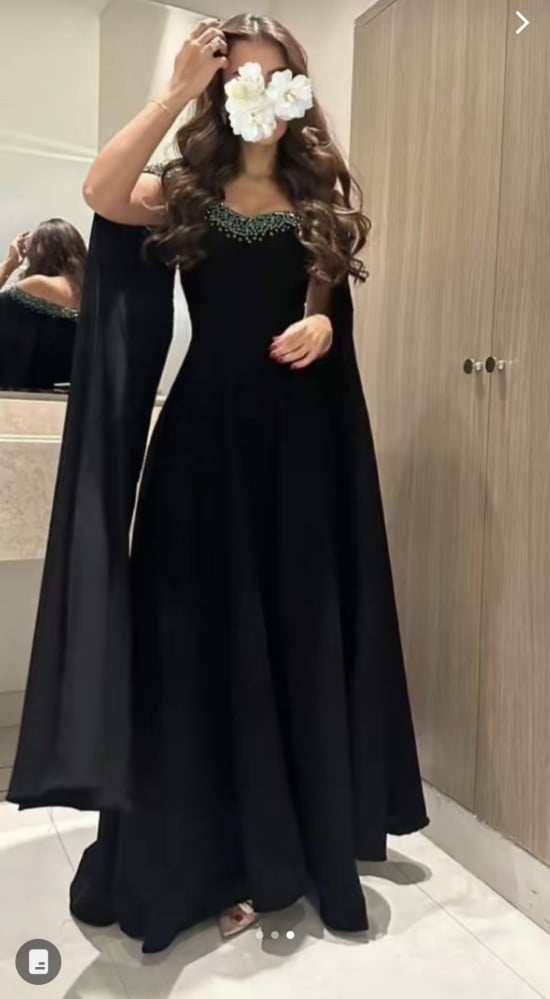 فستان اسود كريب اكمام كاب طويله