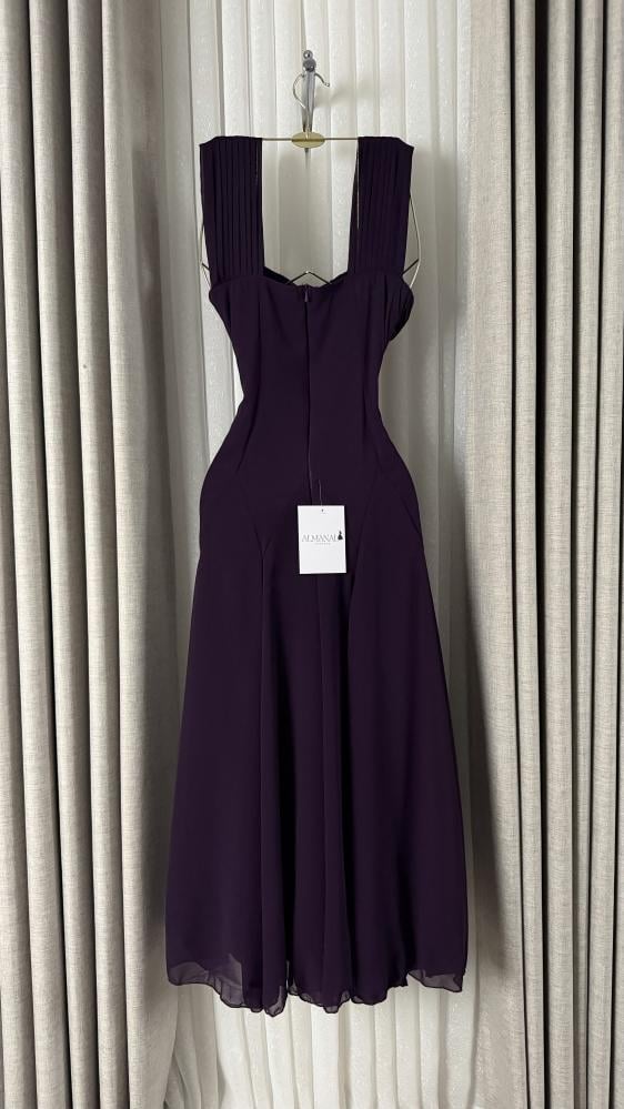 فستان ناعم ارجواني بتصميم درابيه عند الصدر