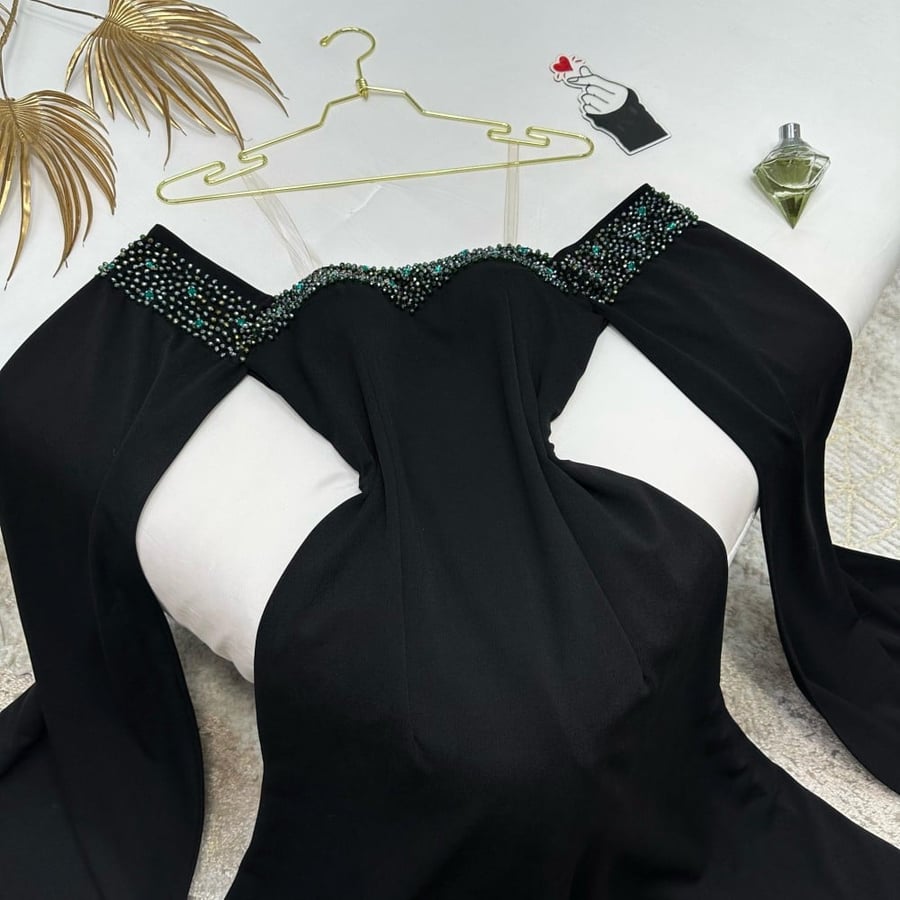 فستان اسود كريب اكمام كاب طويله