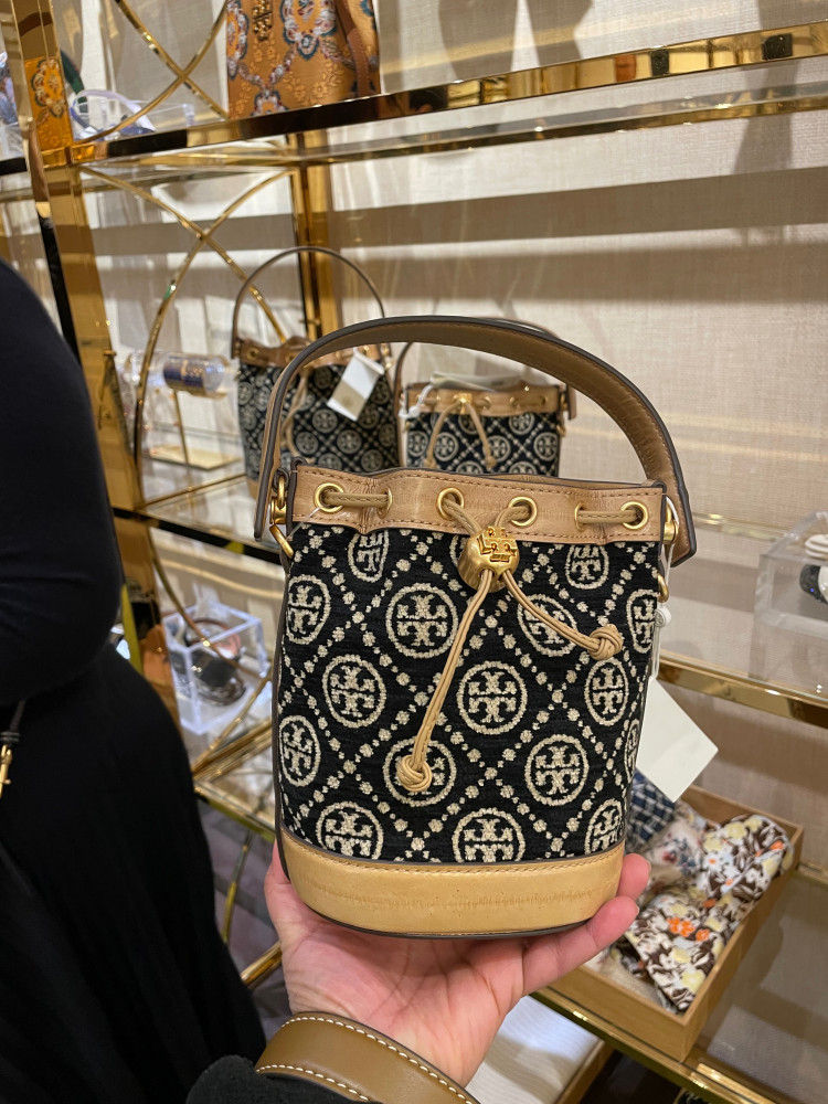 Tory Burch شنطه بوكت حجم اكسترا ميني تصل خلال 2-4 اسابيع