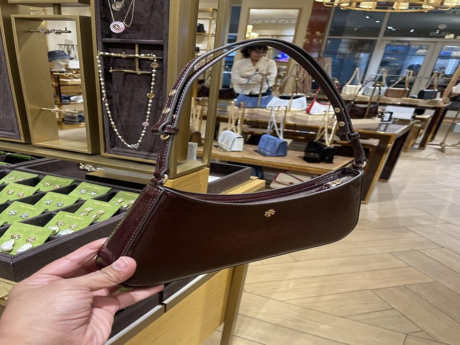 Tory Burch شنطة كتف حجم صغير بالطلب ١-٢ اسبوع