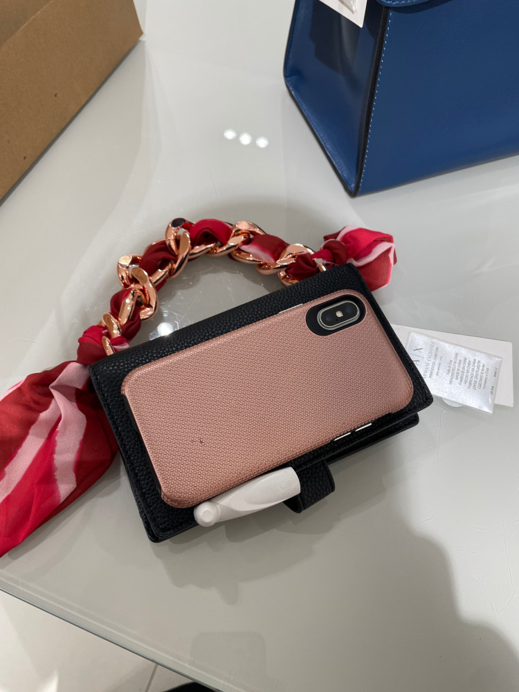 Armani exchange محفظه كرروس بدي في مكان للبطاقات والجوال مع سير طويل لون اسود تصل خلال 2-3 اسبوع باذن الله