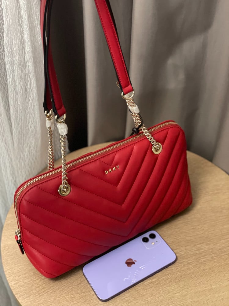Dkny حقيبه كتف لون احمر تصل خلال 1-4 اسابيع
