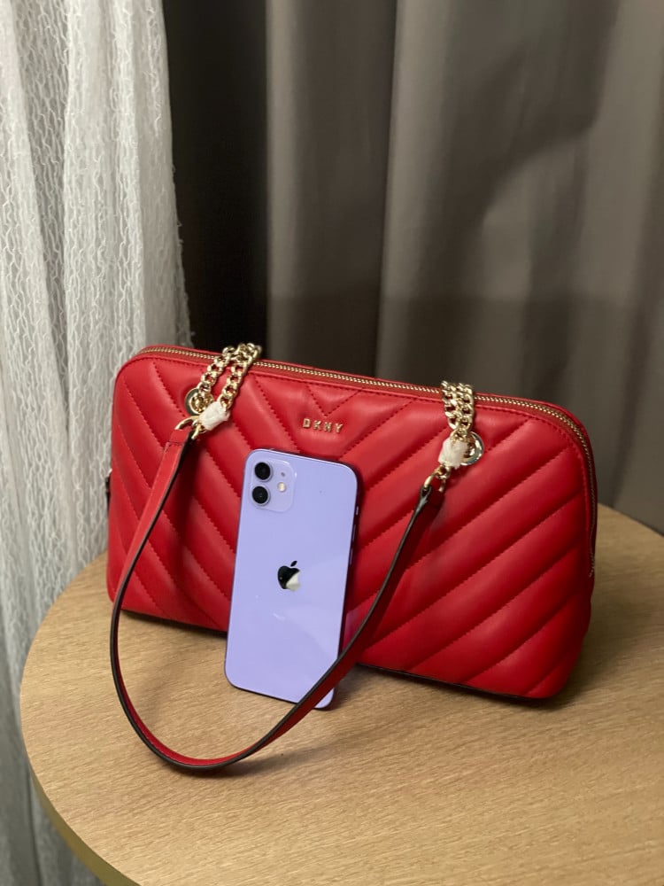 Dkny حقيبه كتف لون احمر تصل خلال 1-4 اسابيع