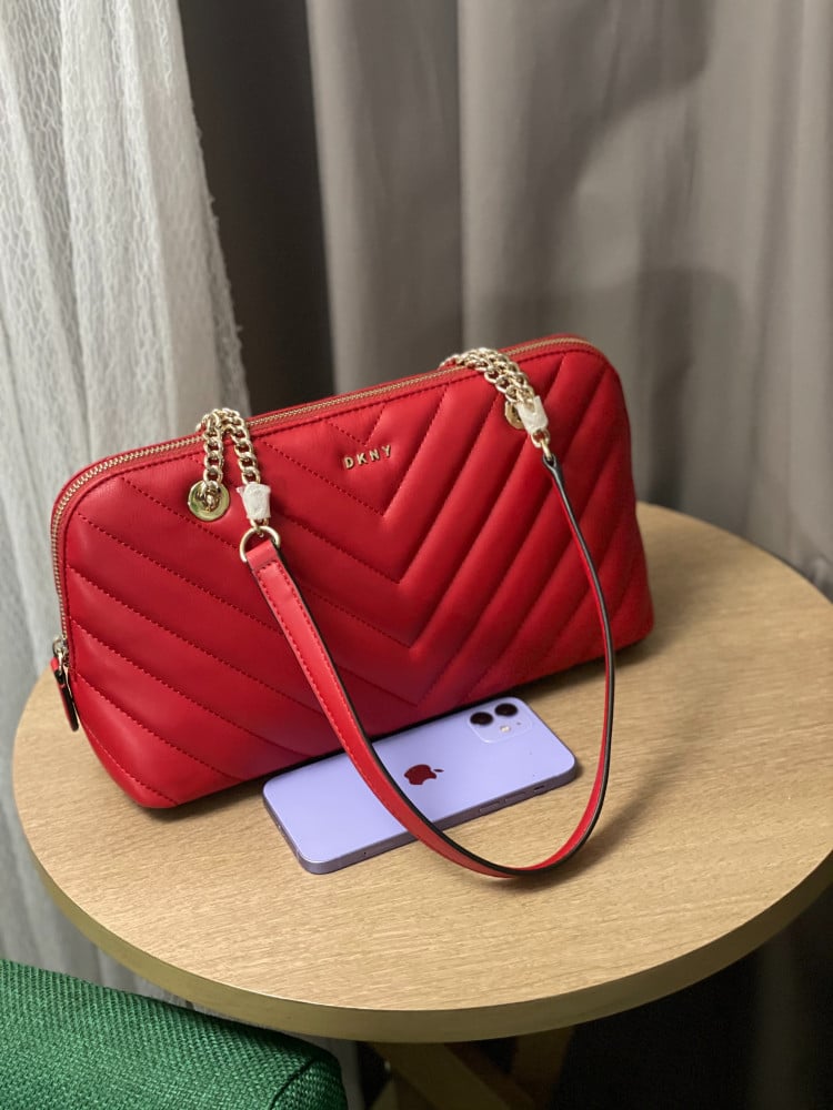 Dkny حقيبه كتف لون احمر تصل خلال 1-4 اسابيع